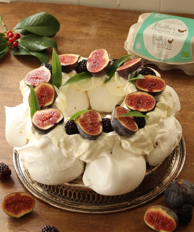 Butlers fig & blackberry meringue wreath