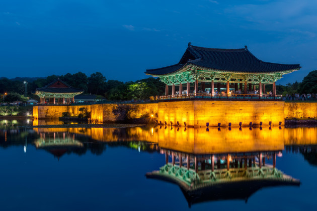 the-pavilions-of-anapji-pond-lit-up-as-evening-comes-on-in-gyeongju-south-korea