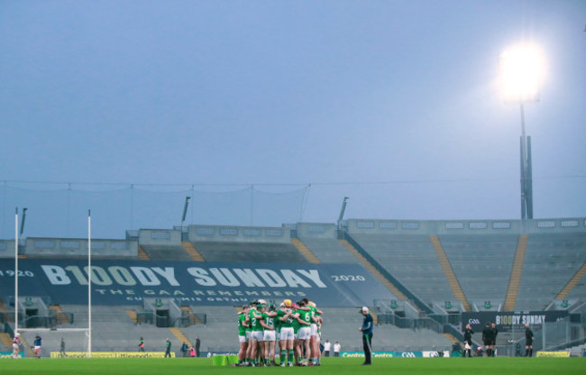 limerick-huddle-before-the-game
