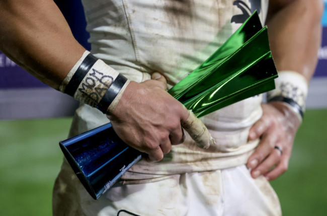 cheslin-kolbe-is-presented-with-the-heineken-star-of-the-match-award