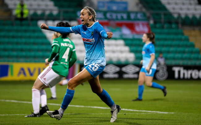 stephanie-roche-celebrates-scoring-a-goal