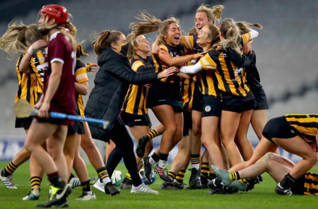kilkenny-celebrate-at-the-final-whistle