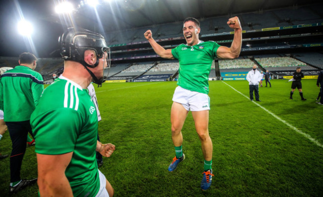 peter-casey-and-sean-finn-celebrate