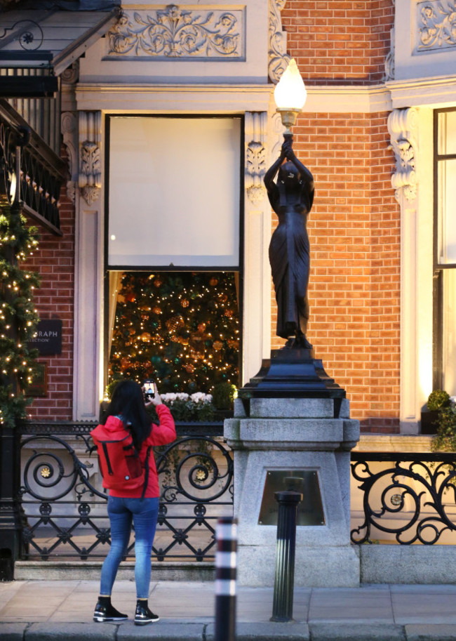 Shelbourne Statues 004