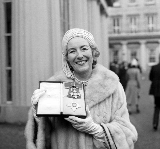 investitures-vera-lynn-buckingham-palace