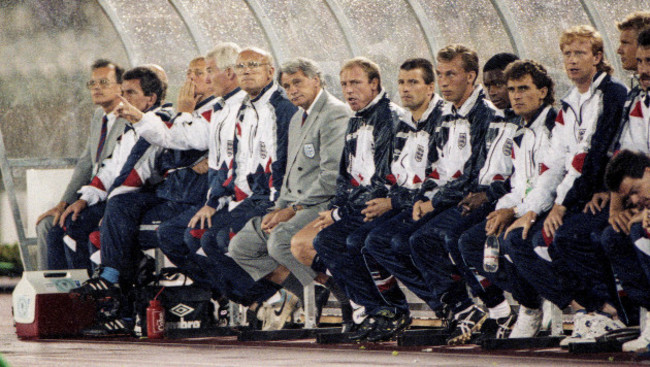 bobby-robson-and-the-england-bench