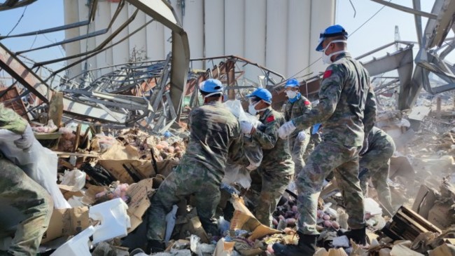lebanon-beirut-port-explosions-aftermath-chinese-peacekeeper-cleaning-work