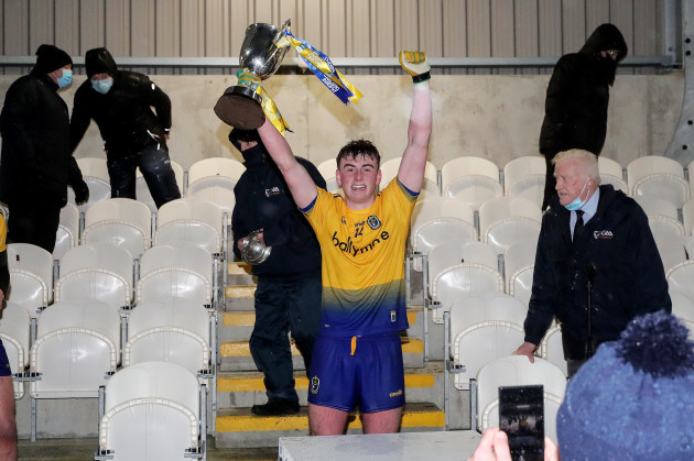 eoin-colleran-lifts-the-trophy