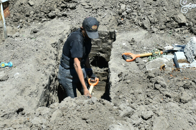 covid-19-victims-funeral-mexico-city