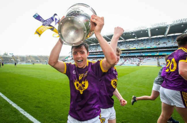 richie-lawlor-celebrates-with-the-trophy