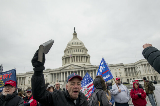 trump-supporters-protest-the-electoral-votes-count-cetification