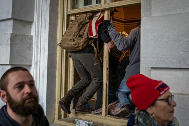 ny-pro-trump-supporters-breach-the-u-s-capitol-building