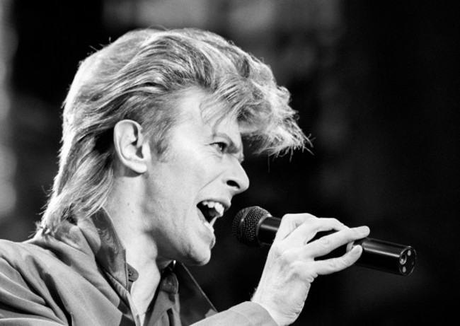 david-bowie-at-wembley-stadium