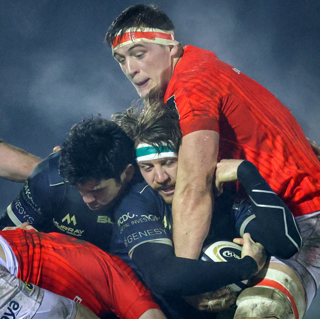 ben-odonnell-is-tackled-by-gavin-coombes