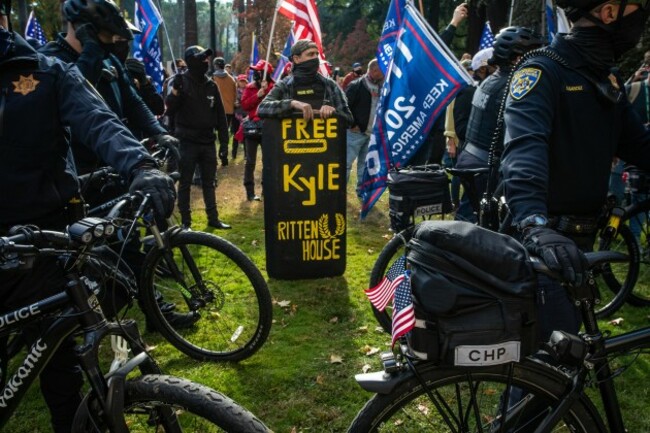 trump-supporters-and-proud-boys-clash-in-sacramento