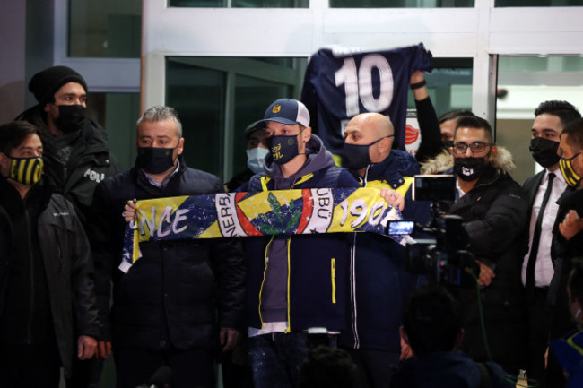 fenerbahce-new-transfer-mesut-ozil-arrives-in-istanbul