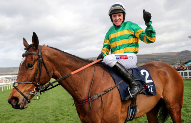 barry-geraghty-onboard-defi-du-seuil-celebrates-winning