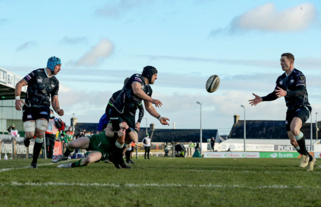 adam-beard-offloads-to-george-north