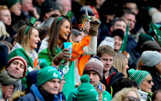 ireland-fans-celebrate-a-try