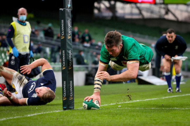 peter-omahony-scores-a-try-that-was-later-disallowed