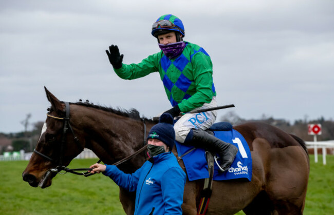 paul-townend-on-appreciate-it-celebrates-winning-the-chanelle-pharma-novice-hurdle-with-groom-lara-tedstone