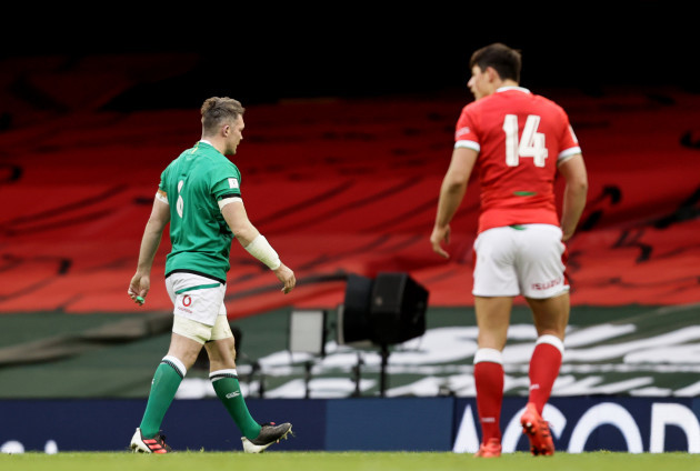 peter-omahony-leaves-the-field-after-being-red-carded