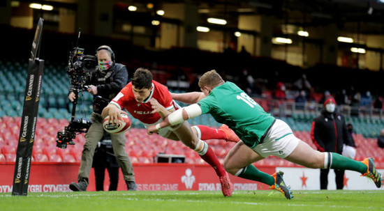 louis-rees-zammit-scores-his-sides-second-try-despite-tadhg-furlong