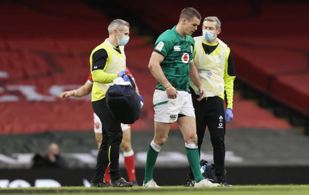 johnny-sexton-gets-treatment-from-dr-ciaran-cosgrave-and-physio-keith-fox