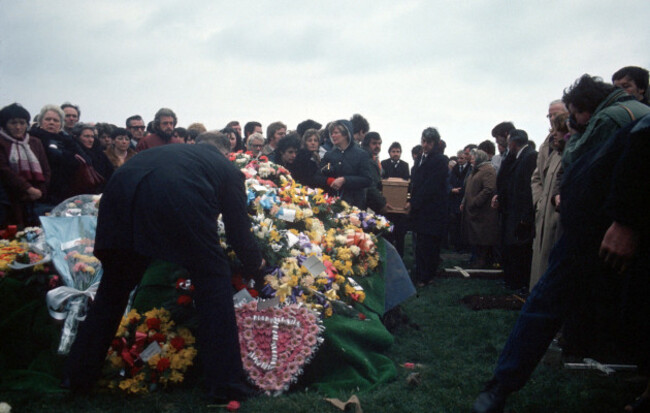 stardust-disasters-grief-crying-funeral-scenes-flowers-holy-crosses