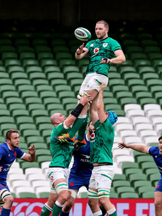 iain-henderson-wins-a-line-out