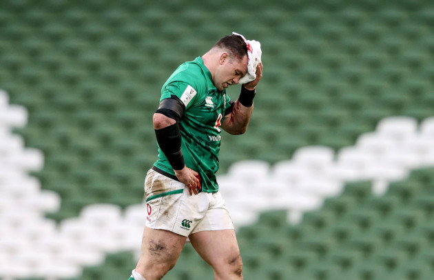 cian-healy-leaves-the-field-due-to-an-injury