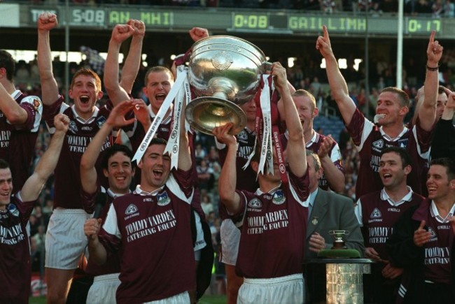 galway-team-celebrate-2392001