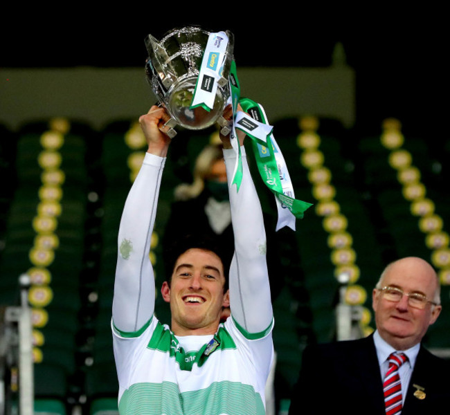 nickie-quaid-lifts-the-liam-maccarthy-cup