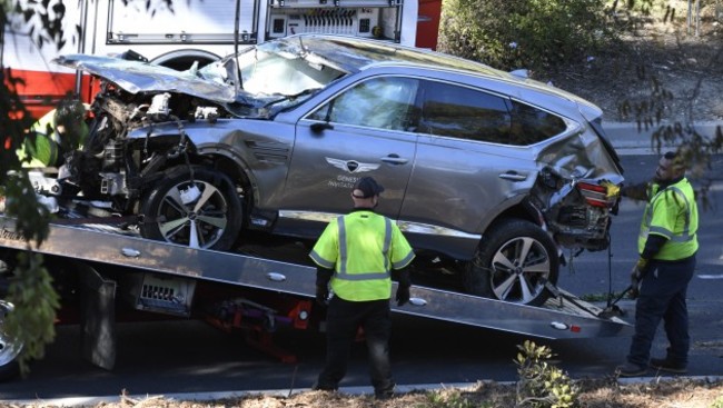 tiger-woods-injured-in-single-car-accident-in-los-angeles