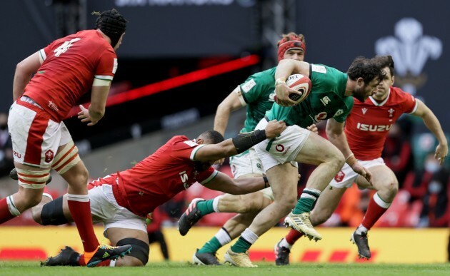 taulupe-faletau-tackles-robbie-henshaw