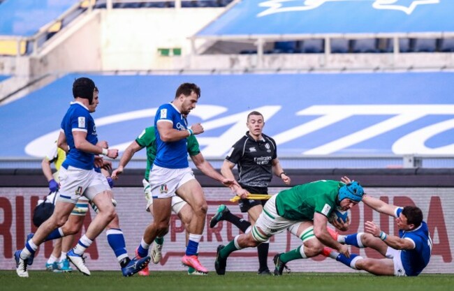 tadhg-beirne-makes-a-break