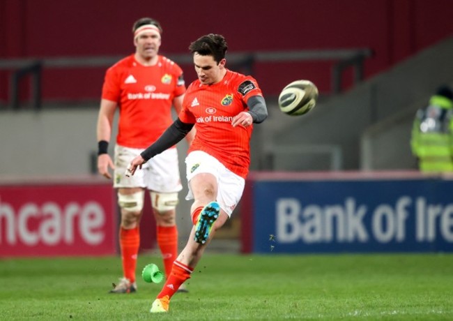 joey-carbery-kicks-a-penalty