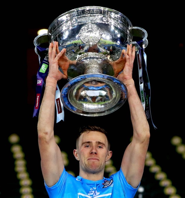 paul-mannion-lifts-the-sam-maguire
