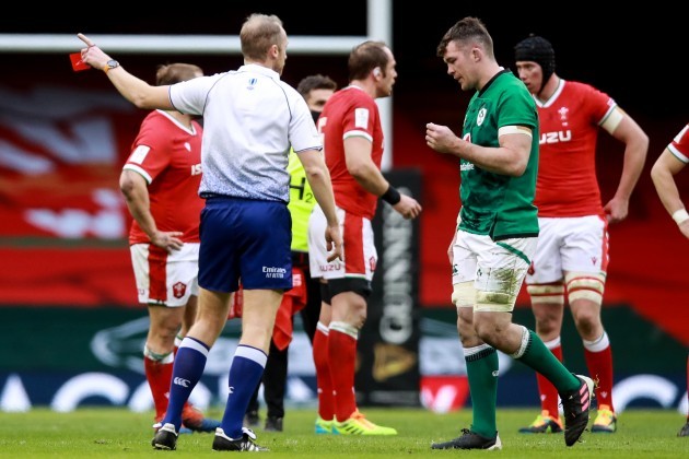 peter-omahony-being-sent-off