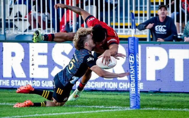 leicester-faingaanuku-scores-a-try-despite-damian-mckenzie