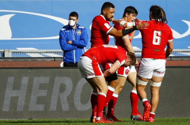 taulupe-faletau-celebrates-after-scoring-a-try-with-josh-navidi