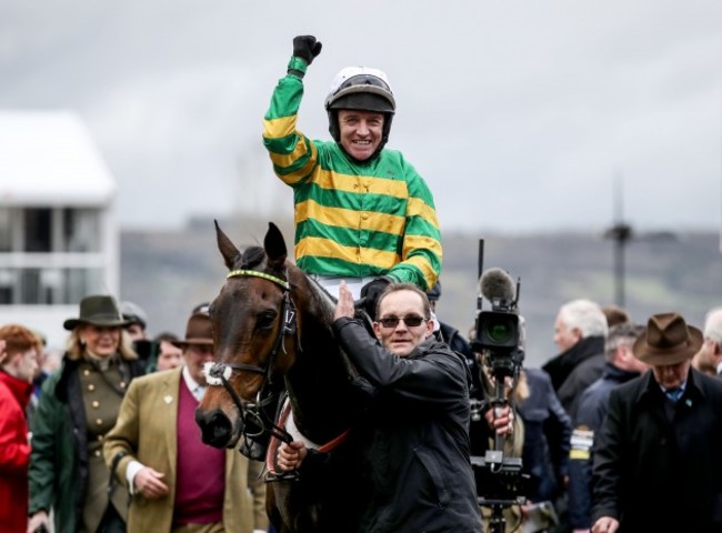 barry-geraghty-onboard-epatante-celebrates-winning