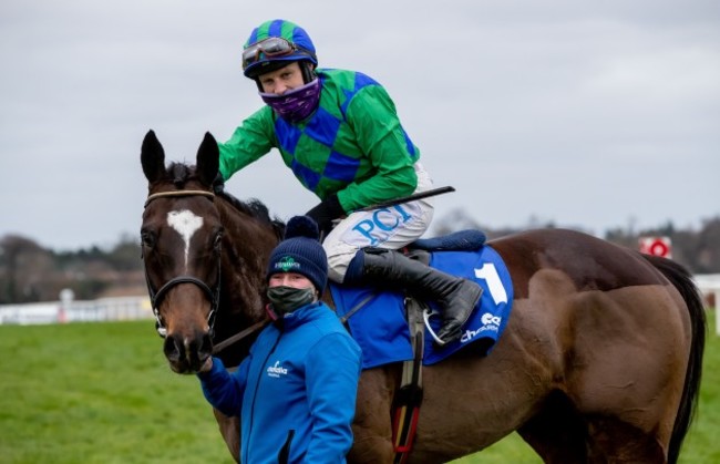 paul-townend-on-appreciate-it-celebrates-winning-the-chanelle-pharma-novice-hurdle-with-groom-lara-tedstone