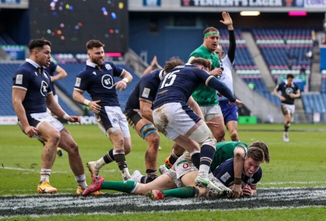 huw-jones-scores-a-try