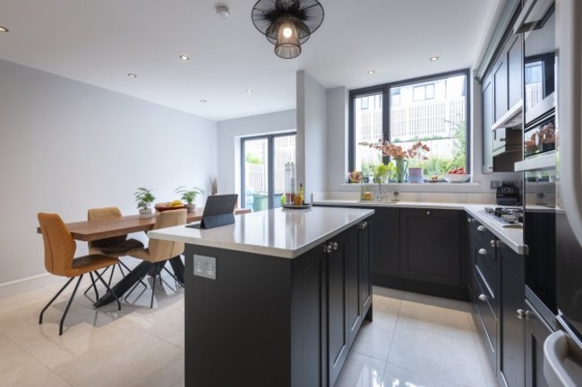 MDBmOWQ4YzJkMTEwNGZlNGE0N2VlNjJlODVkMGE0NGIMxqhzBOVhFi0RgL-TehzMaHR0cHM6Ly9zMy1ldS13ZXN0LTEuYW1hem9uYXdzLmNvbS9tZWRpYW1hc3Rlci1zM2V1LzIvNS8yNTNjMzFiNjVhMTliN2EwMmQ4YzEzZDg3ZjMyY2ZkMC5qcGd8fHwxMjAwfHx8fHx8fA==