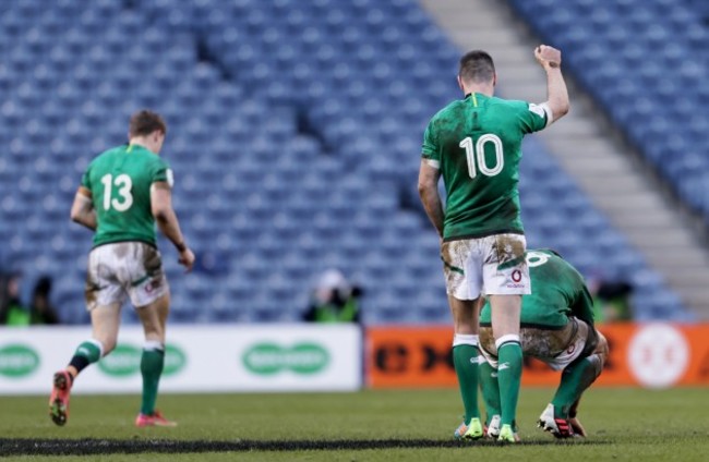 johnny-sexton-celebrates-at-the-final-whistle