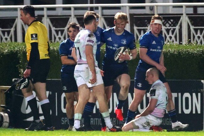 jamie-osborne-celebrates-scoring-a-try-with-teammates