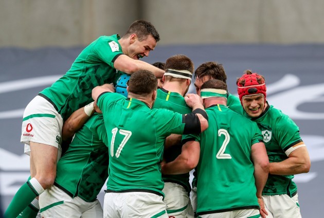 ireland-players-celebrate-with-keith-earls-after-scoring-the-opening-try