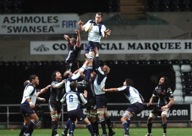 devin-toner-takes-a-lineout-ball