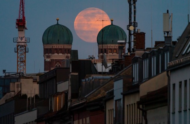 full-moon-over-munich